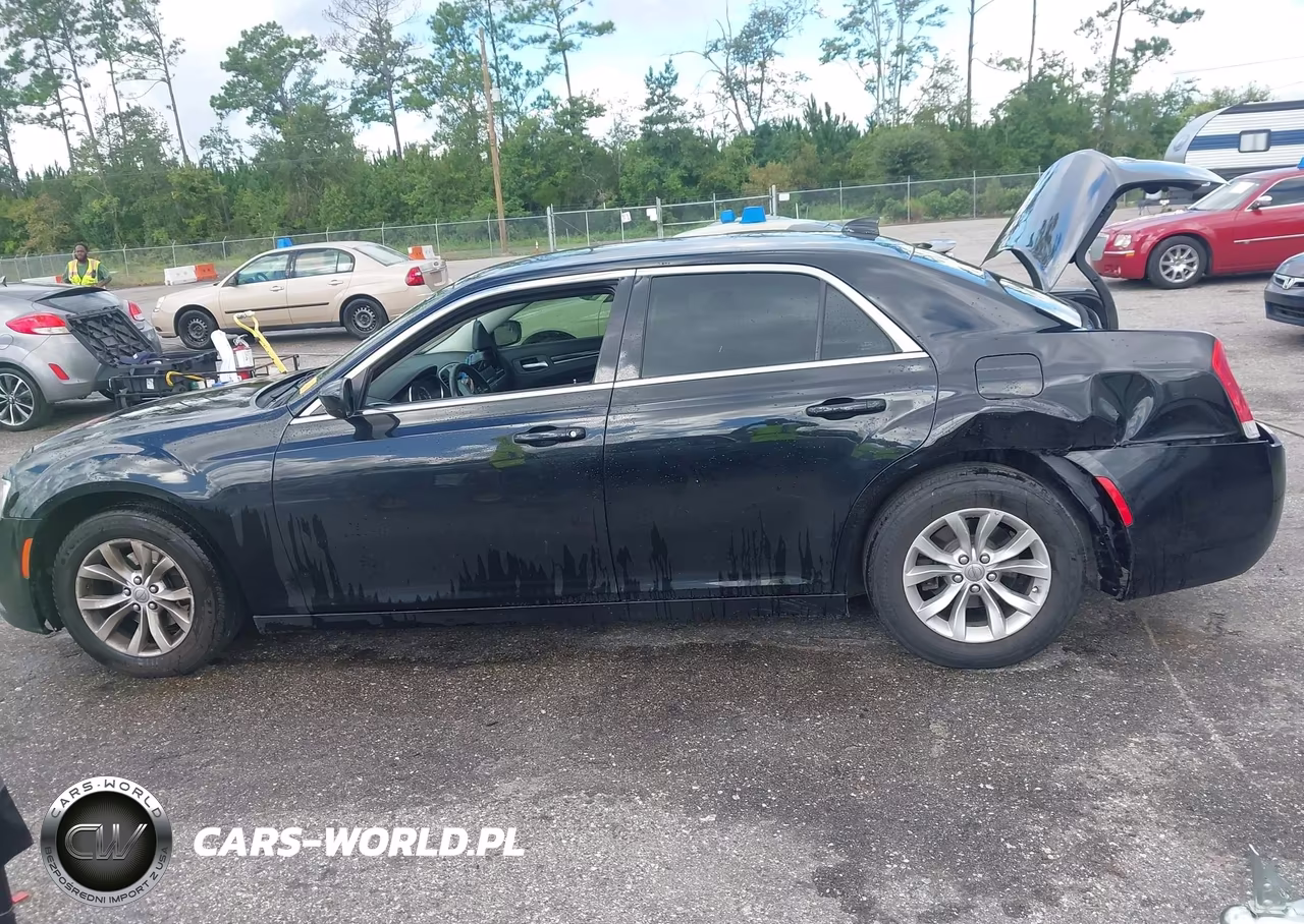 2015 Chrysler 300 Limited VIN:2C3CCAAG2FH891729 - 14