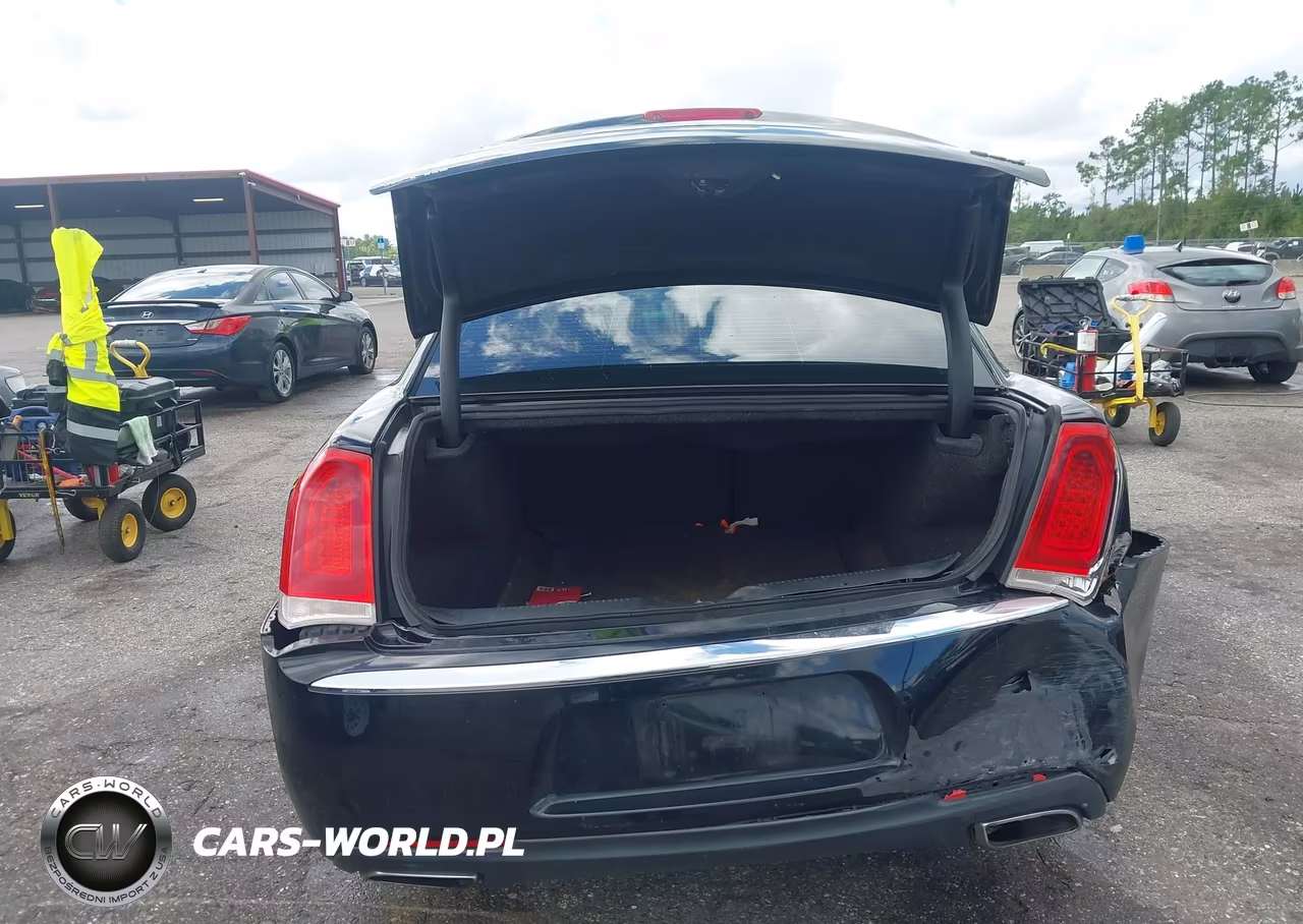 2015 Chrysler 300 Limited VIN:2C3CCAAG2FH891729 - 16