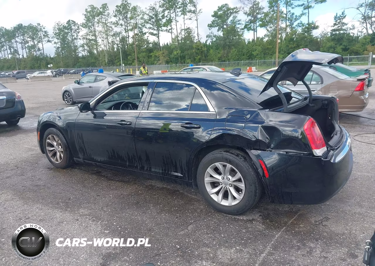2015 Chrysler 300 Limited VIN:2C3CCAAG2FH891729 - 3