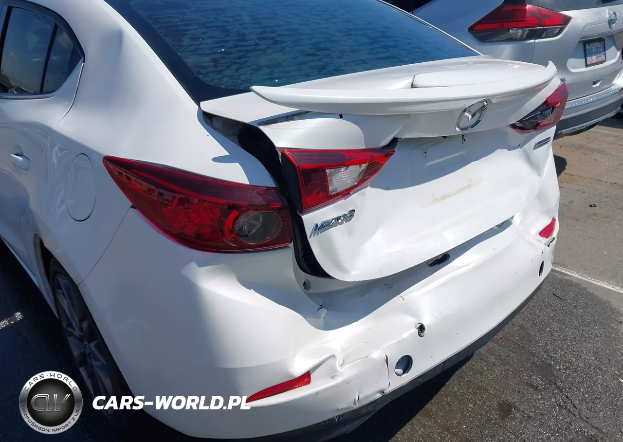 2018 Mazda Mazda3 Touring VIN:3MZBN1V30JM275088 - 18
