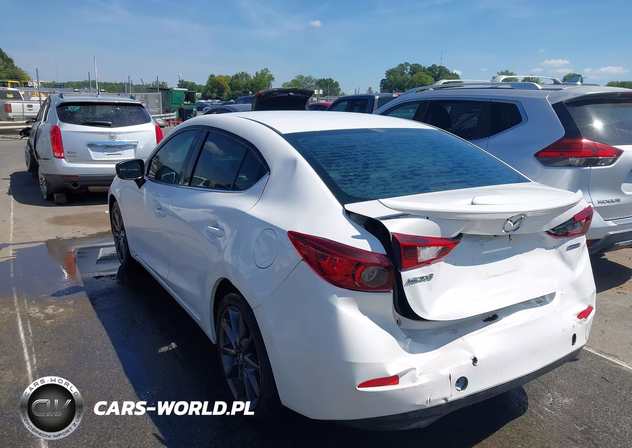 2018 Mazda Mazda3 Touring VIN:3MZBN1V30JM275088 - 3