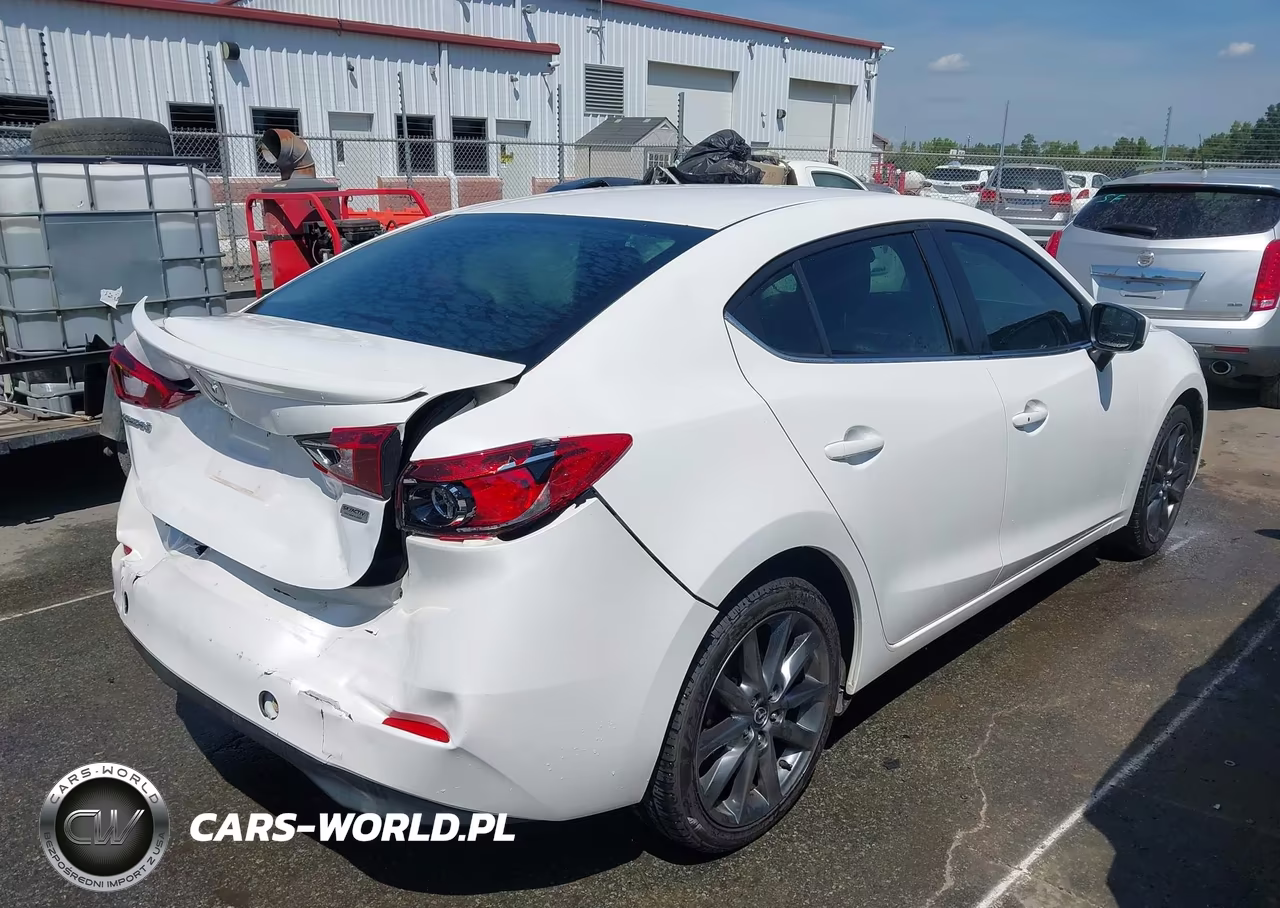 2018 Mazda Mazda3 Touring VIN:3MZBN1V30JM275088 - 4