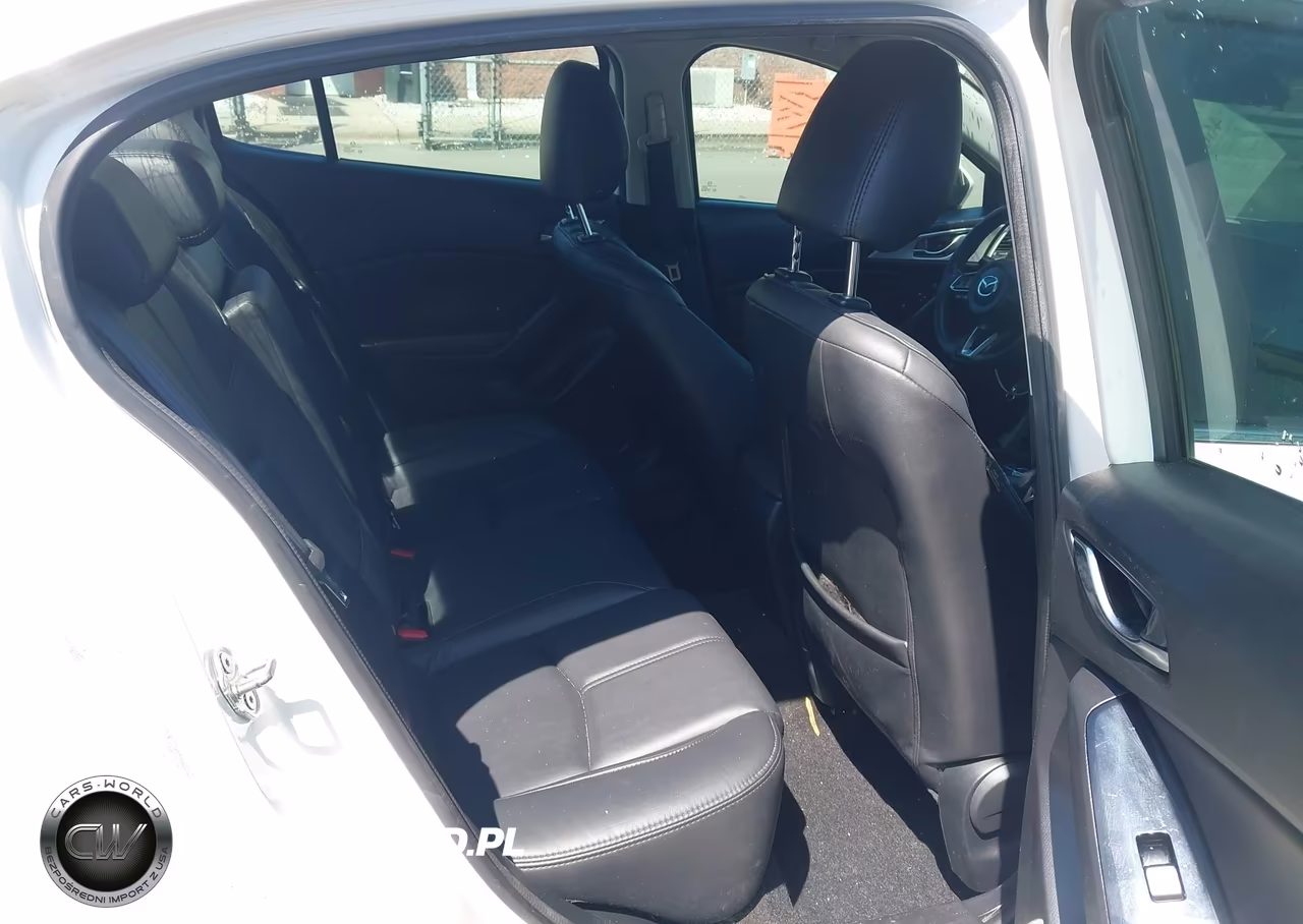 2018 Mazda Mazda3 Touring VIN:3MZBN1V30JM275088 - 8
