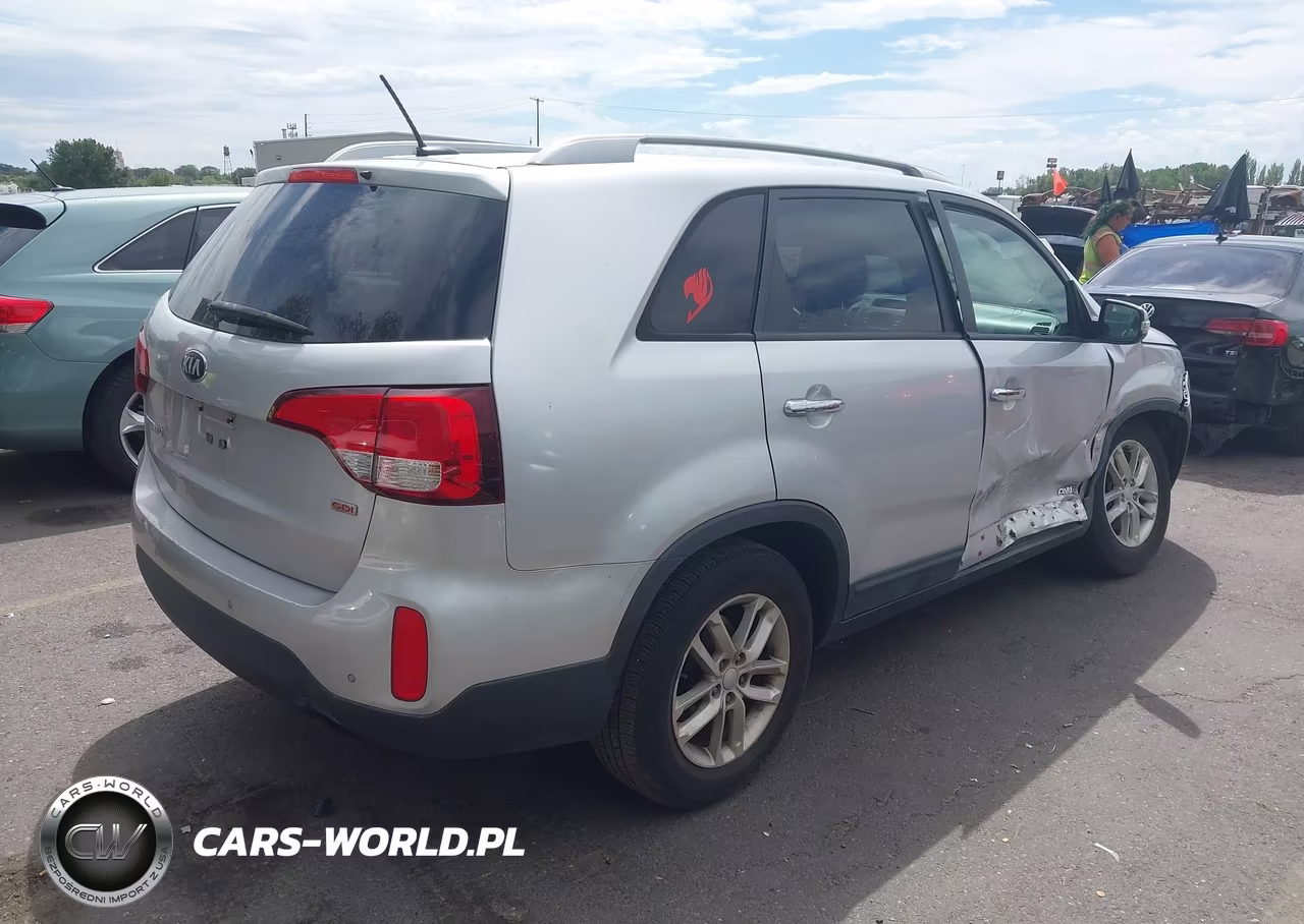 2014 Kia Sorento Lx VIN:5XYKTCA65EG476119 - 4