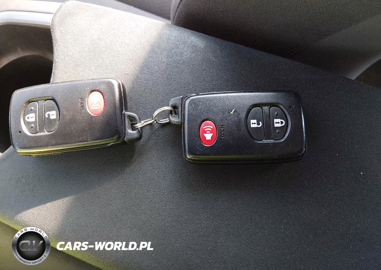 2013 Toyota Prius Three VIN:JTDKN3DU6D5570456 - 11