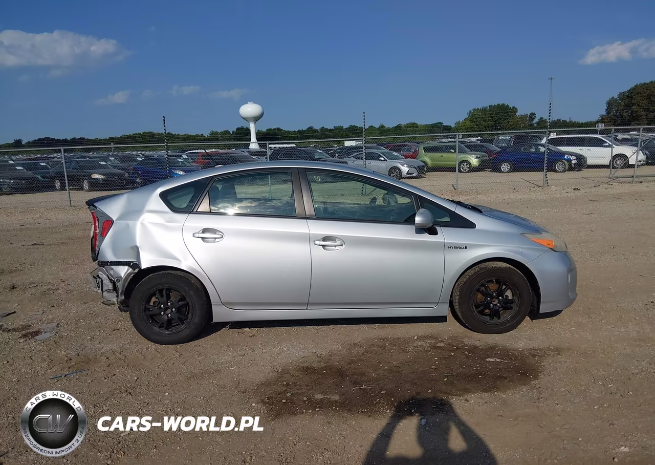 2013 Toyota Prius Three VIN:JTDKN3DU6D5570456 - 13