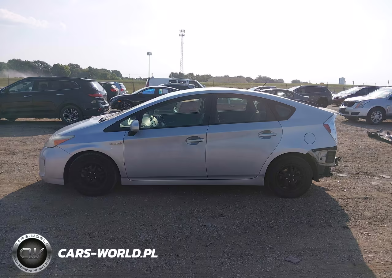 2013 Toyota Prius Three VIN:JTDKN3DU6D5570456 - 14