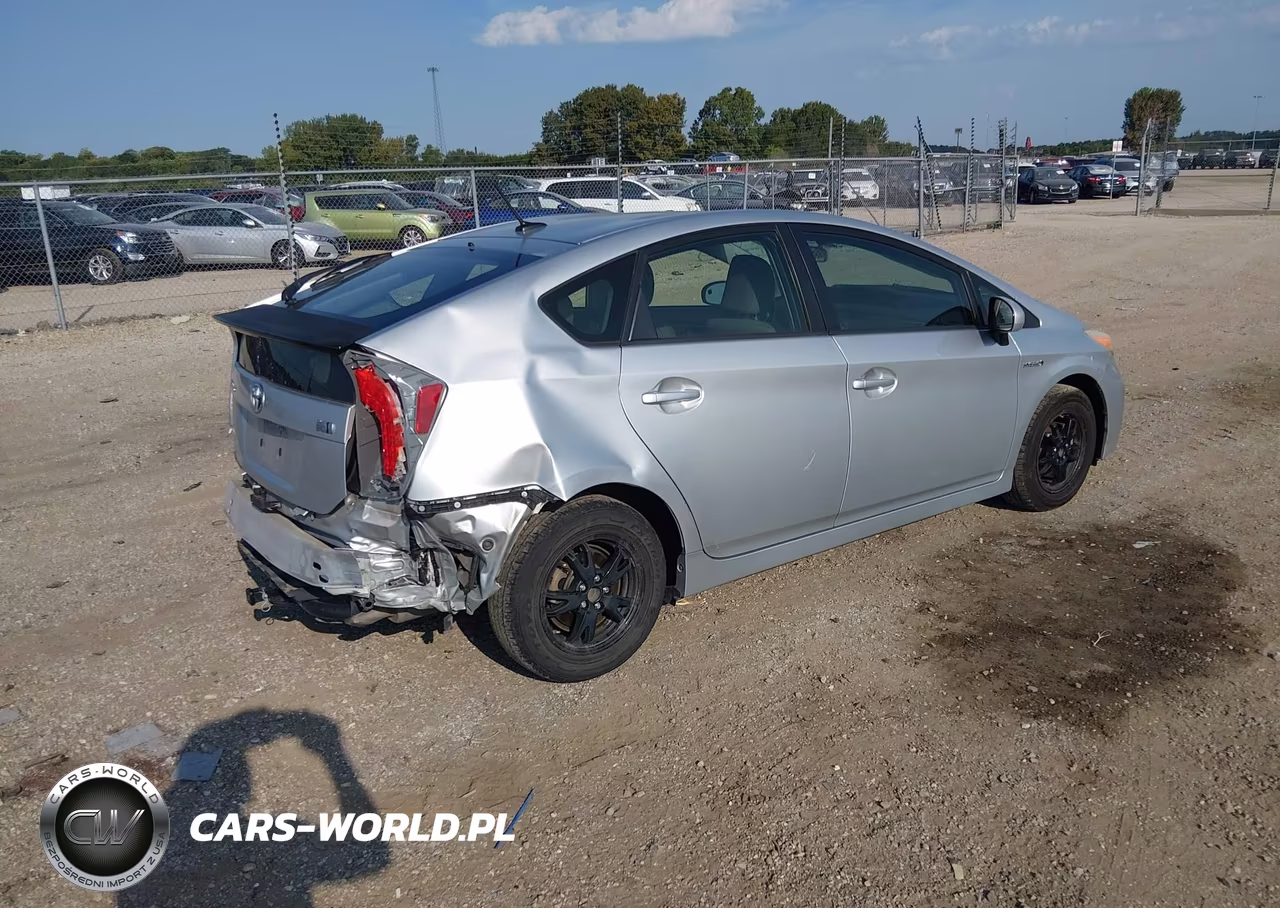 2013 Toyota Prius Three VIN:JTDKN3DU6D5570456 - 4