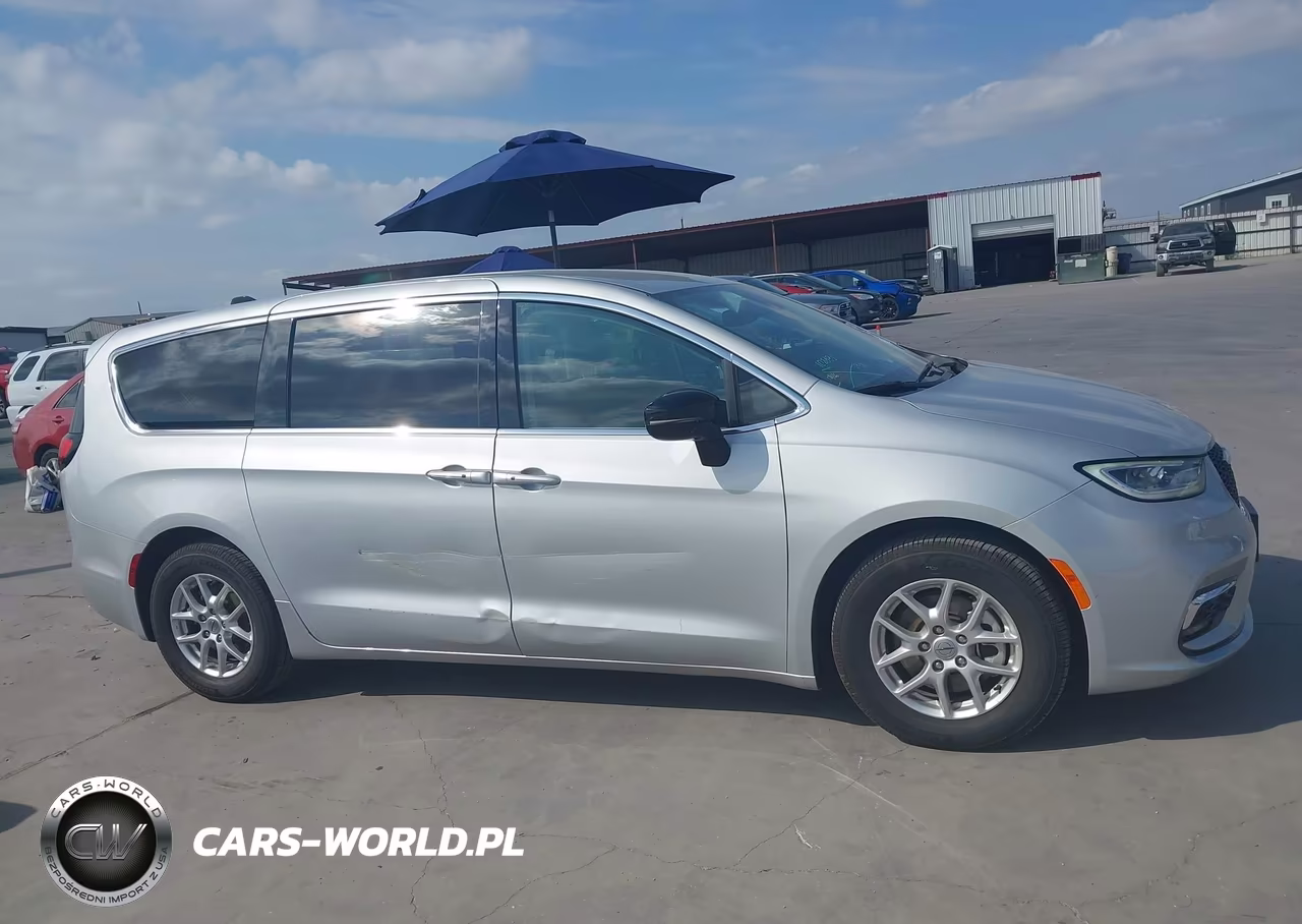 2024 Chrysler Pacifica Touring L VIN:2C4RC1BG1RR163225 - 13