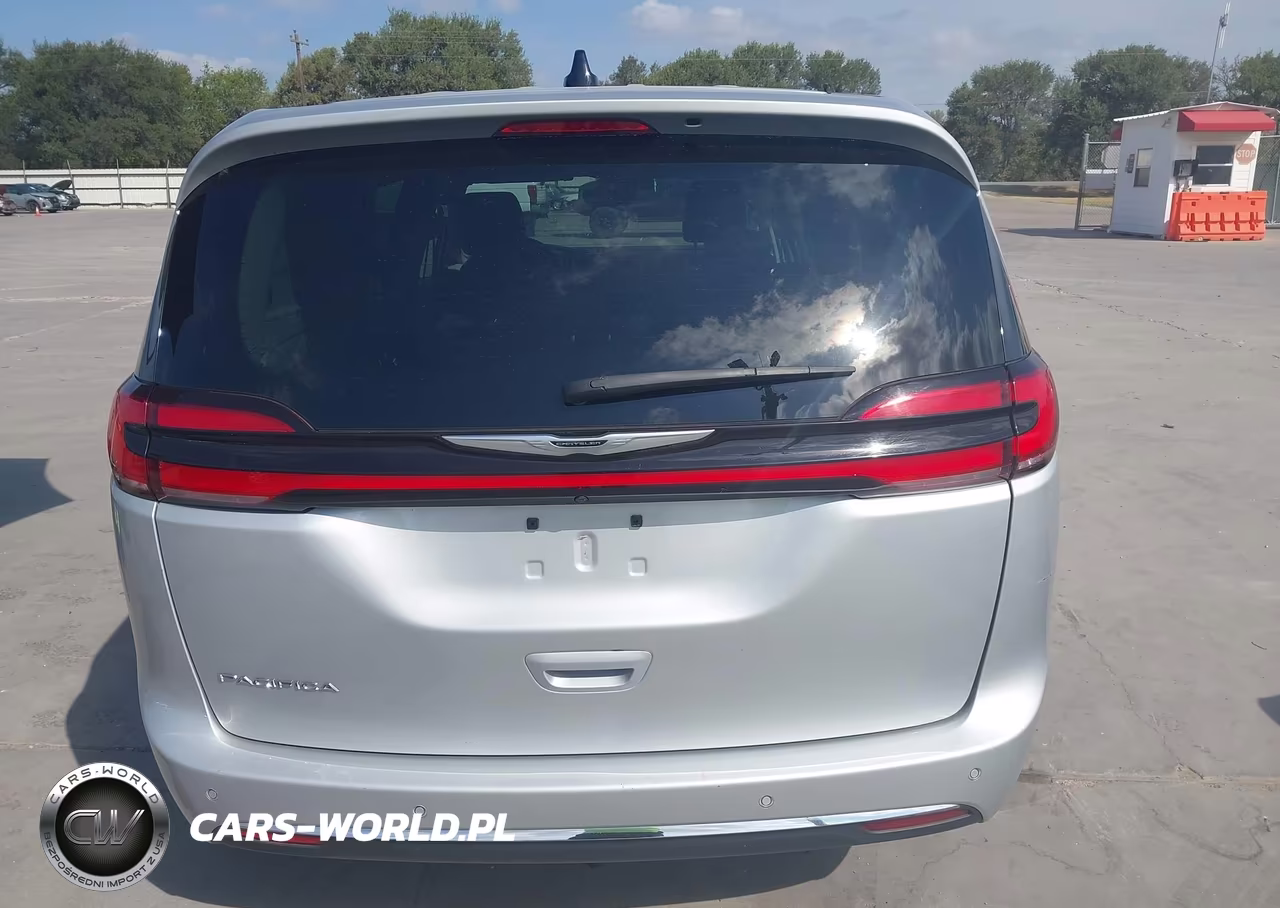 2024 Chrysler Pacifica Touring L VIN:2C4RC1BG1RR163225 - 16