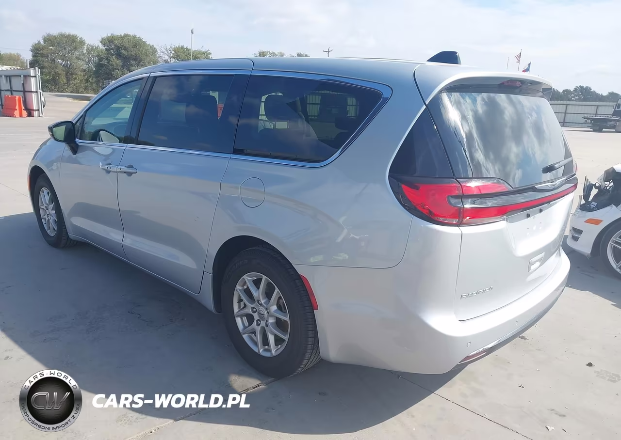 2024 Chrysler Pacifica Touring L VIN:2C4RC1BG1RR163225 - 3