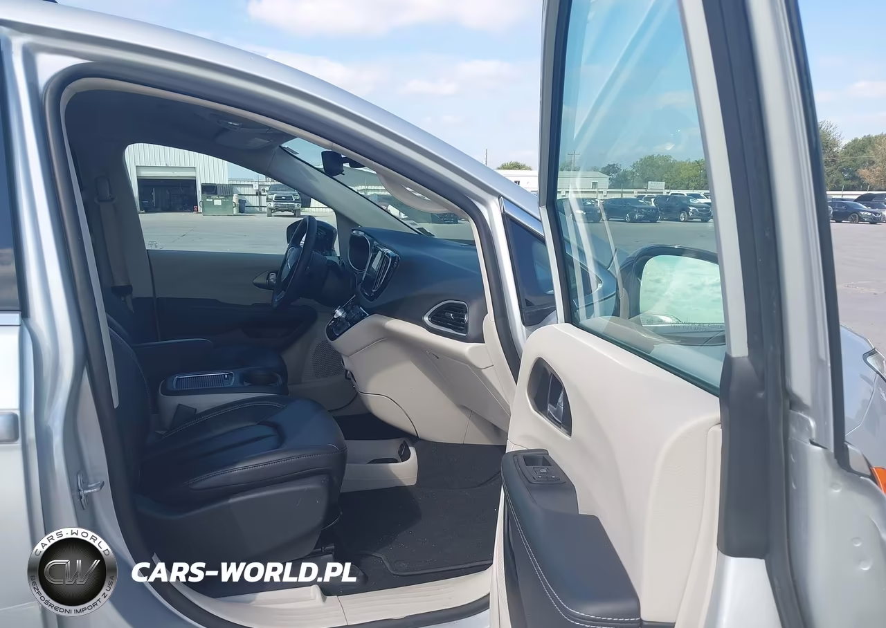 2024 Chrysler Pacifica Touring L VIN:2C4RC1BG1RR163225 - 5