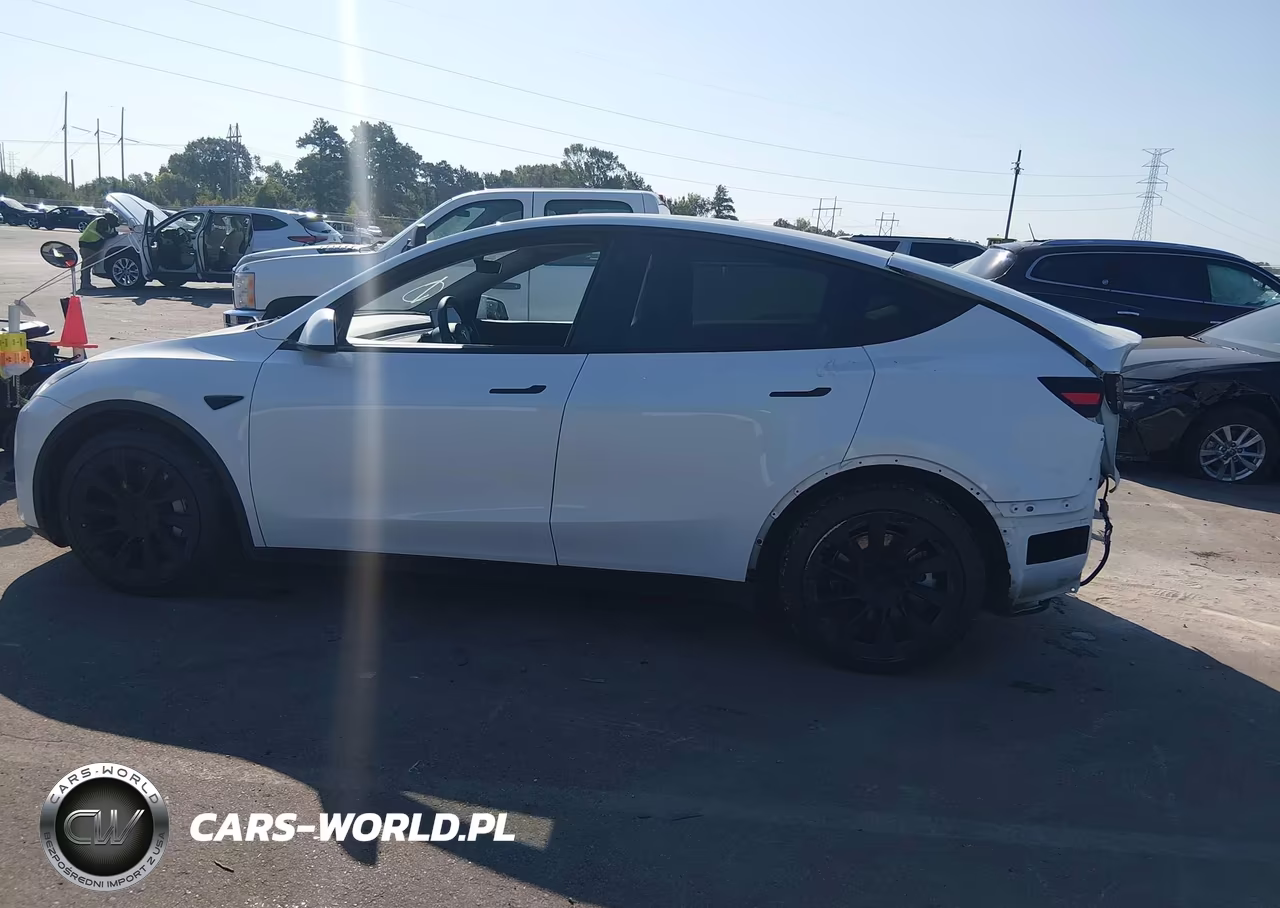 2022 Tesla Model Y Long Range Dual Motor All-Wheel Drive VIN:7SAYGDEE3NF386421 - 14