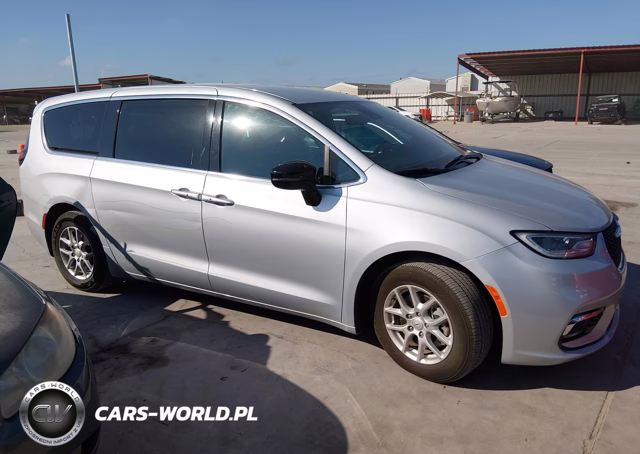 2026 Chrysler Pacifica Select VIN:2C4RC1BGXTR155423 - 13