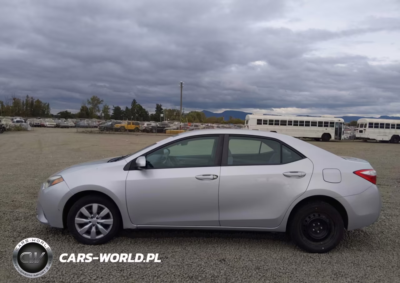 2015 Toyota Corolla Le VIN:5YFBURHE0FP189216 - 14