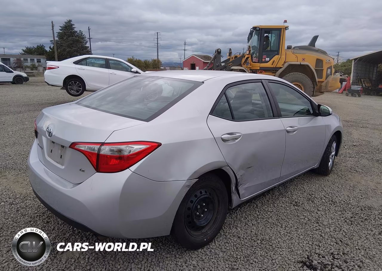 2015 Toyota Corolla Le VIN:5YFBURHE0FP189216 - 4