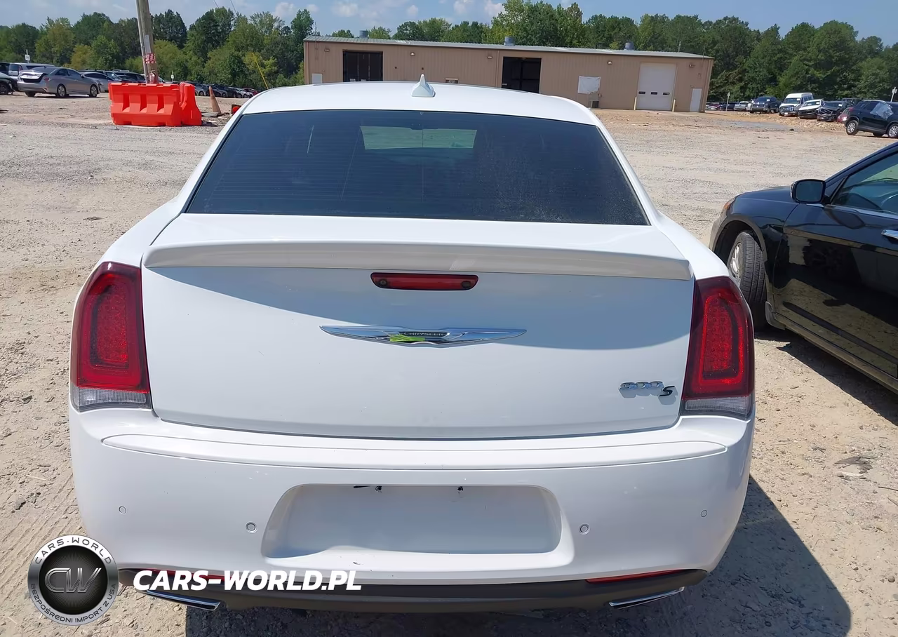 2018 Chrysler 300 300S VIN:2C3CCABG1JH266987 - 16