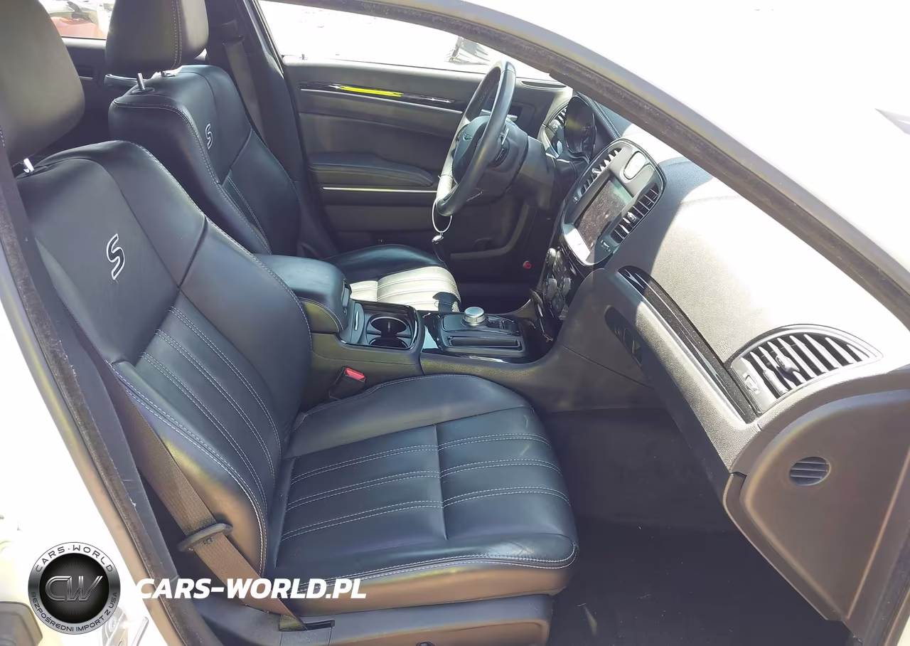 2018 Chrysler 300 300S VIN:2C3CCABG1JH266987 - 5