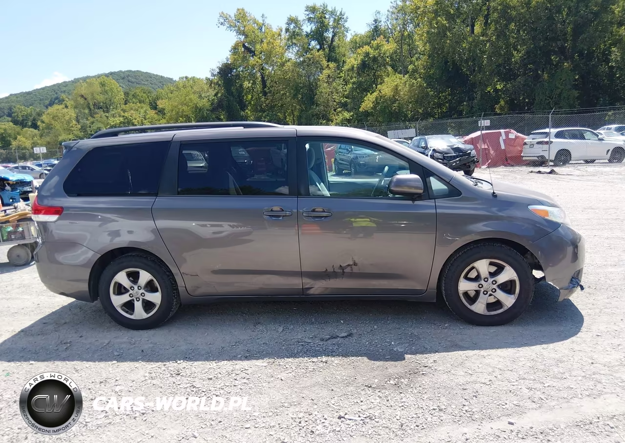2013 Toyota Sienna Le V6 8 Passenger VIN:5TDKK3DC8DS380670 - 13