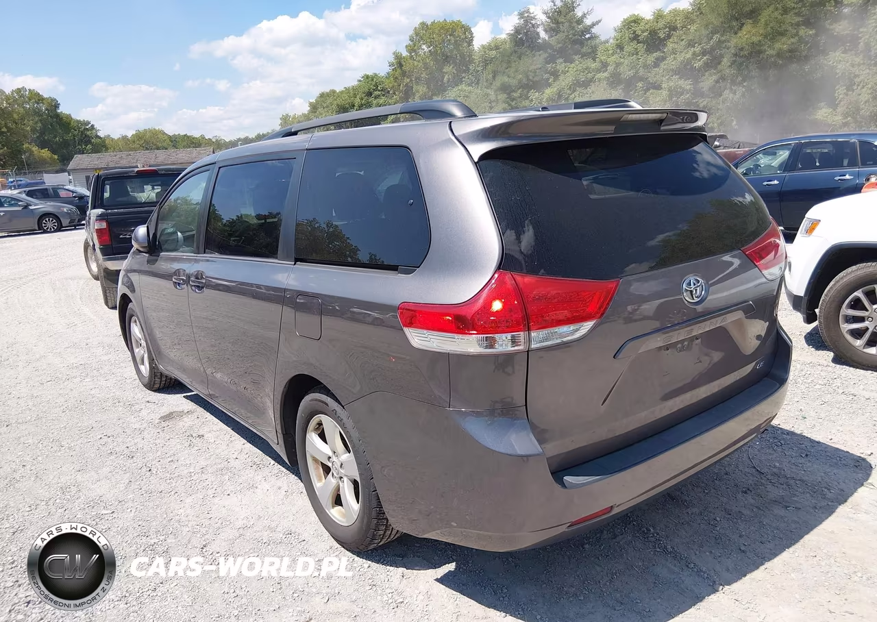 2013 Toyota Sienna Le V6 8 Passenger VIN:5TDKK3DC8DS380670 - 3