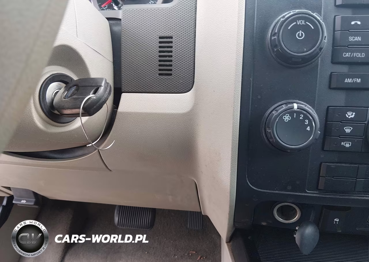 2010 Ford Escape Xls VIN:1FMCU0C75AKC44996 - 11