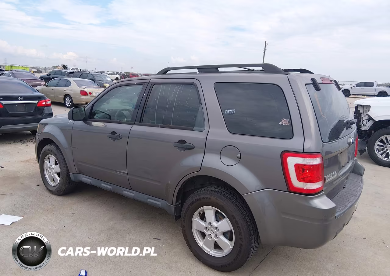 2010 Ford Escape Xls VIN:1FMCU0C75AKC44996 - 3