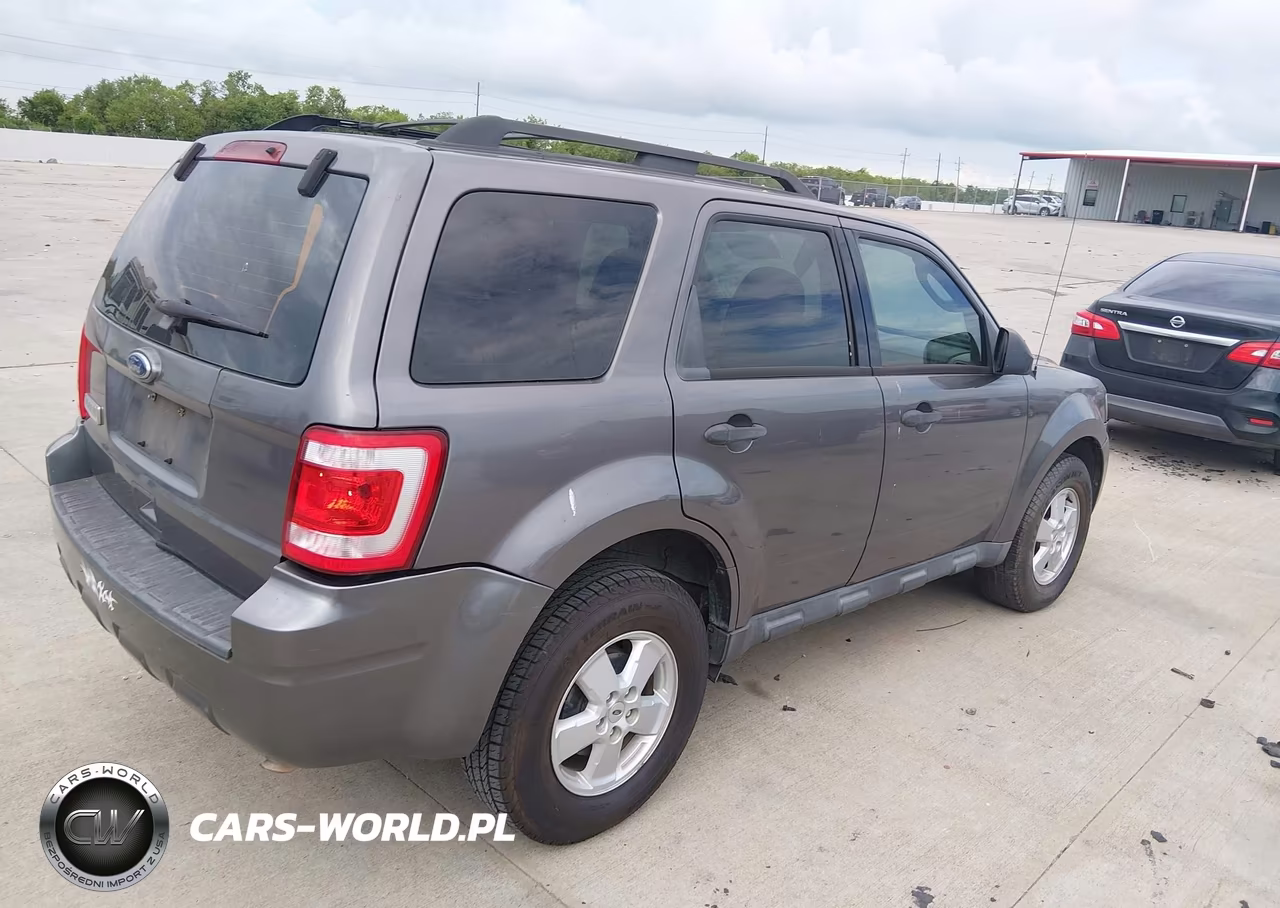 2010 Ford Escape Xls VIN:1FMCU0C75AKC44996 - 4