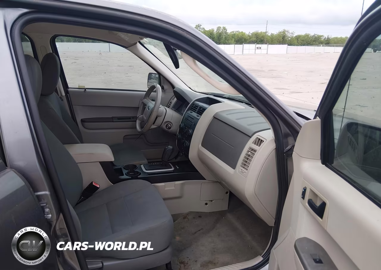 2010 Ford Escape Xls VIN:1FMCU0C75AKC44996 - 5