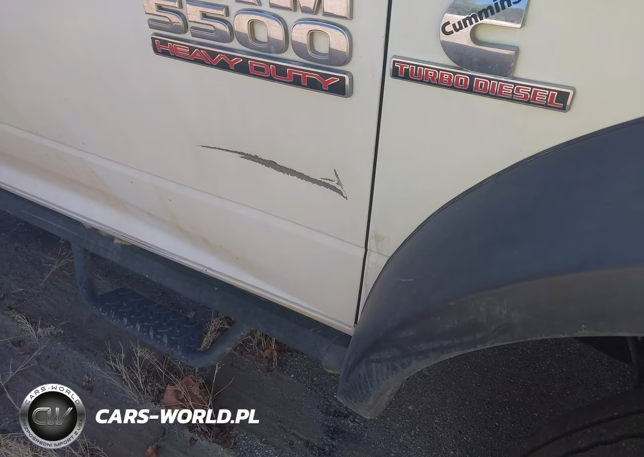 2018 Ram 5500 Chassis Tradesman-Slt-Laramie VIN:3C7WRNFL3JG233742 - 16