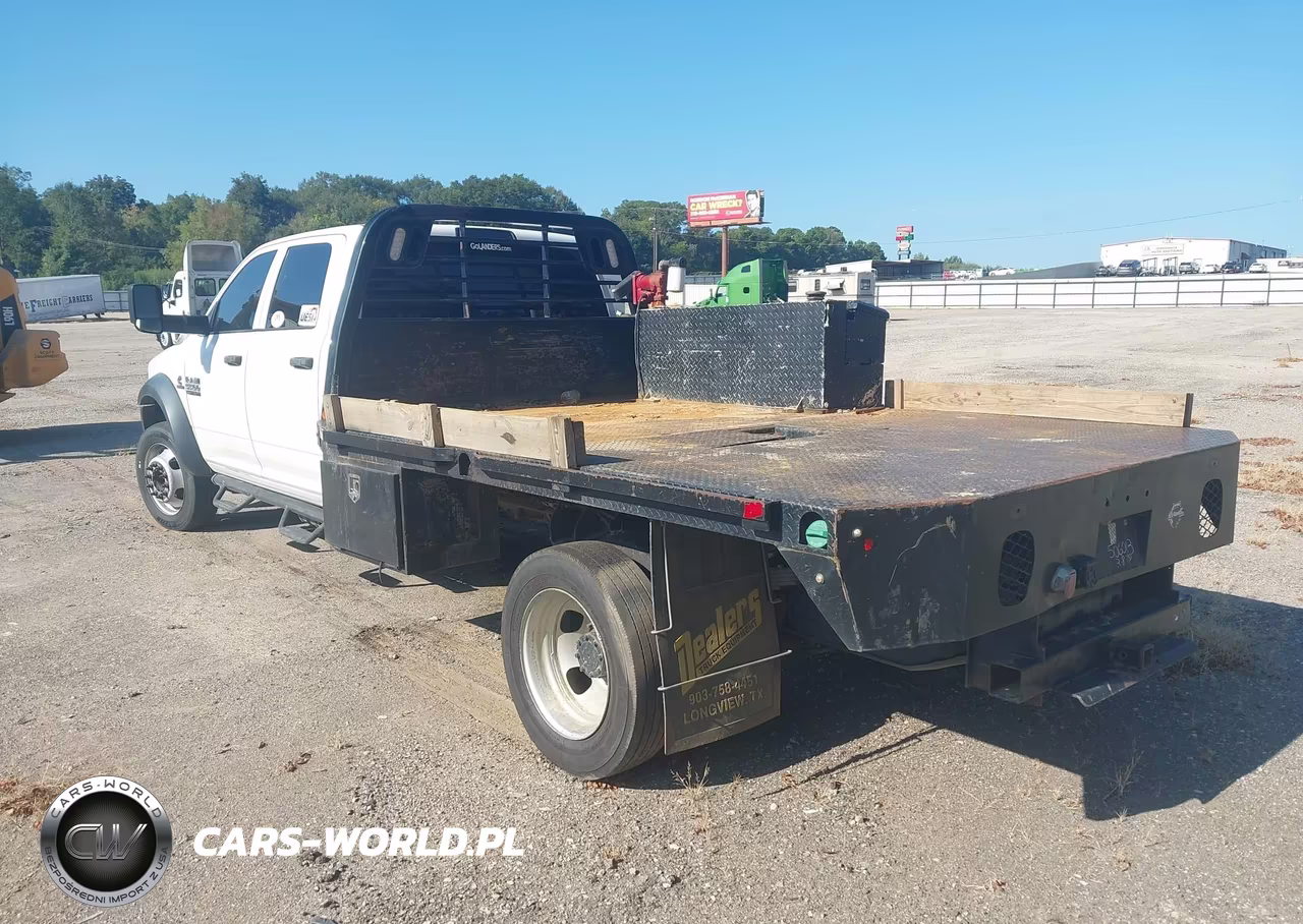 2018 Ram 5500 Chassis Tradesman-Slt-Laramie VIN:3C7WRNFL3JG233742 - 3