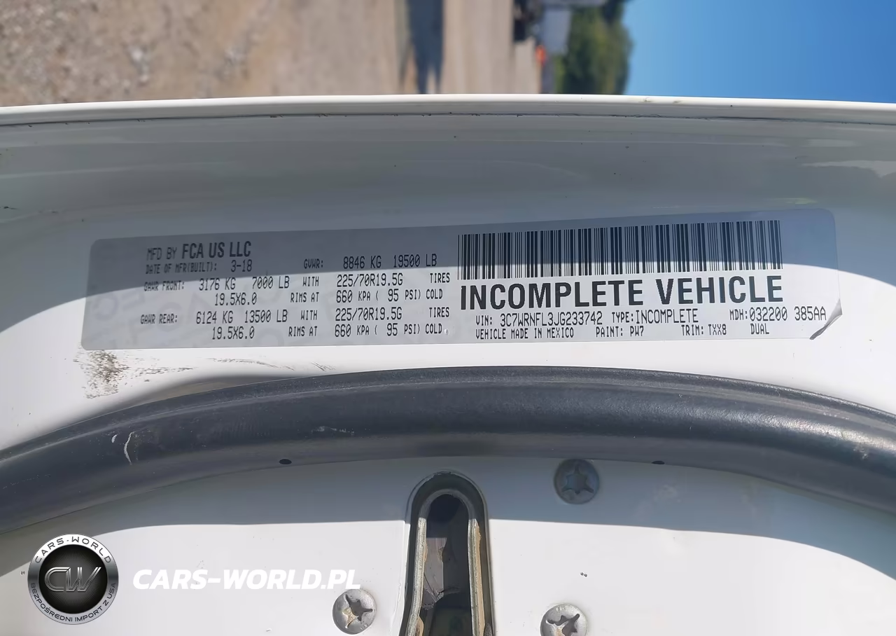 2018 Ram 5500 Chassis Tradesman-Slt-Laramie VIN:3C7WRNFL3JG233742 - 9