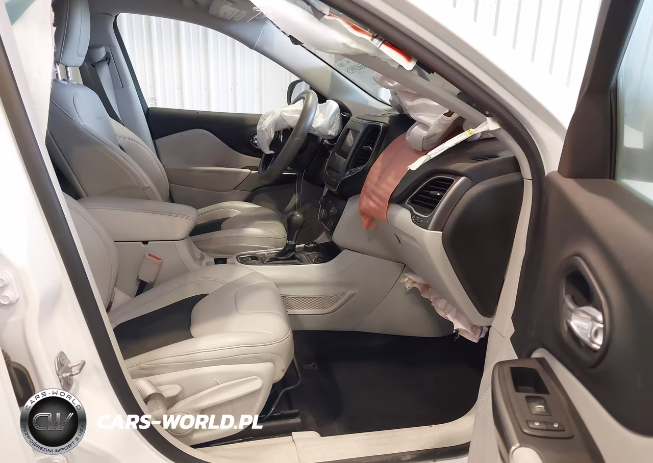 2020 Jeep Cherokee Latitude Plus 4X4 VIN:1C4PJMLB5LD553207 - 5