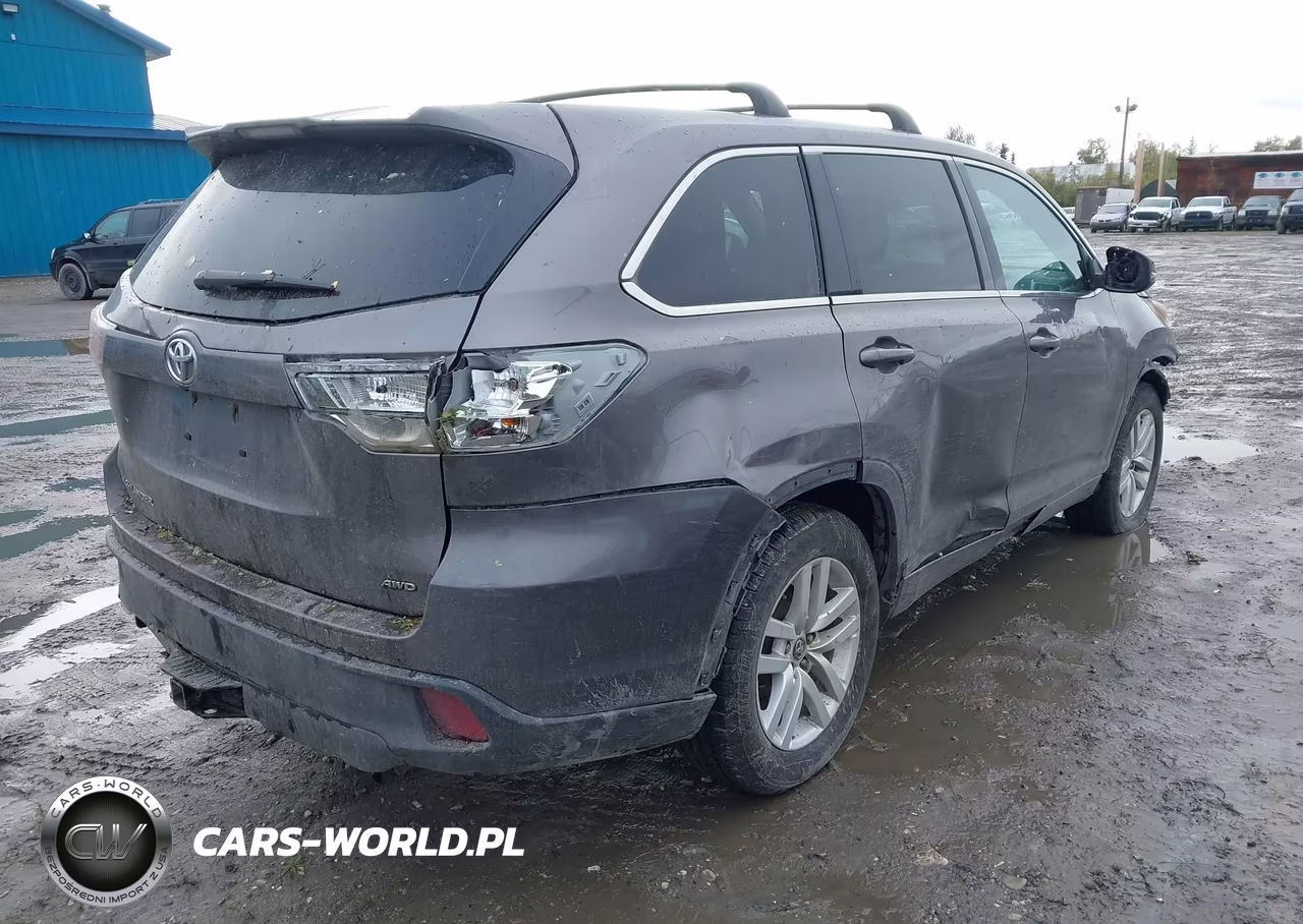 2016 Toyota Highlander Le V6 VIN:5TDBKRFH3GS351299 - 4