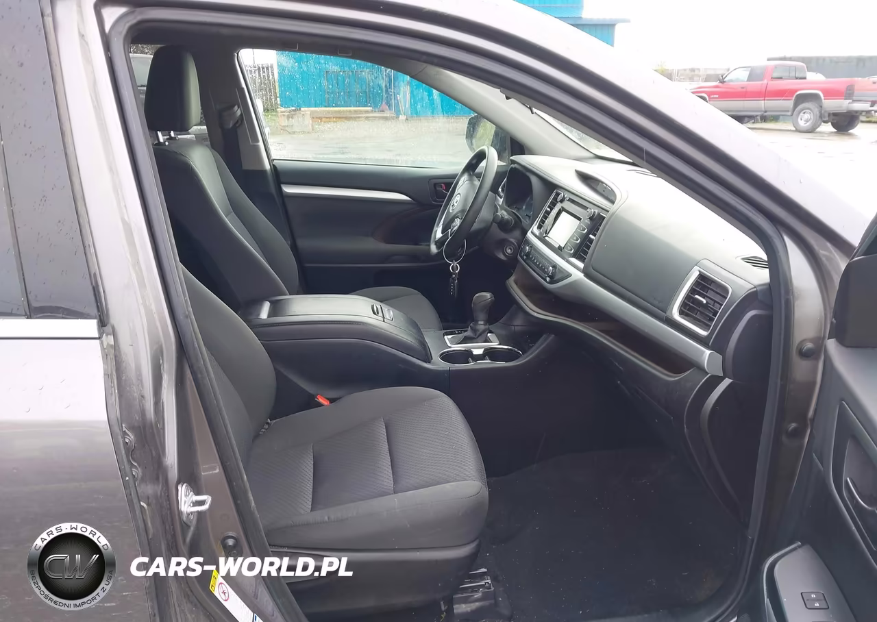 2016 Toyota Highlander Le V6 VIN:5TDBKRFH3GS351299 - 5