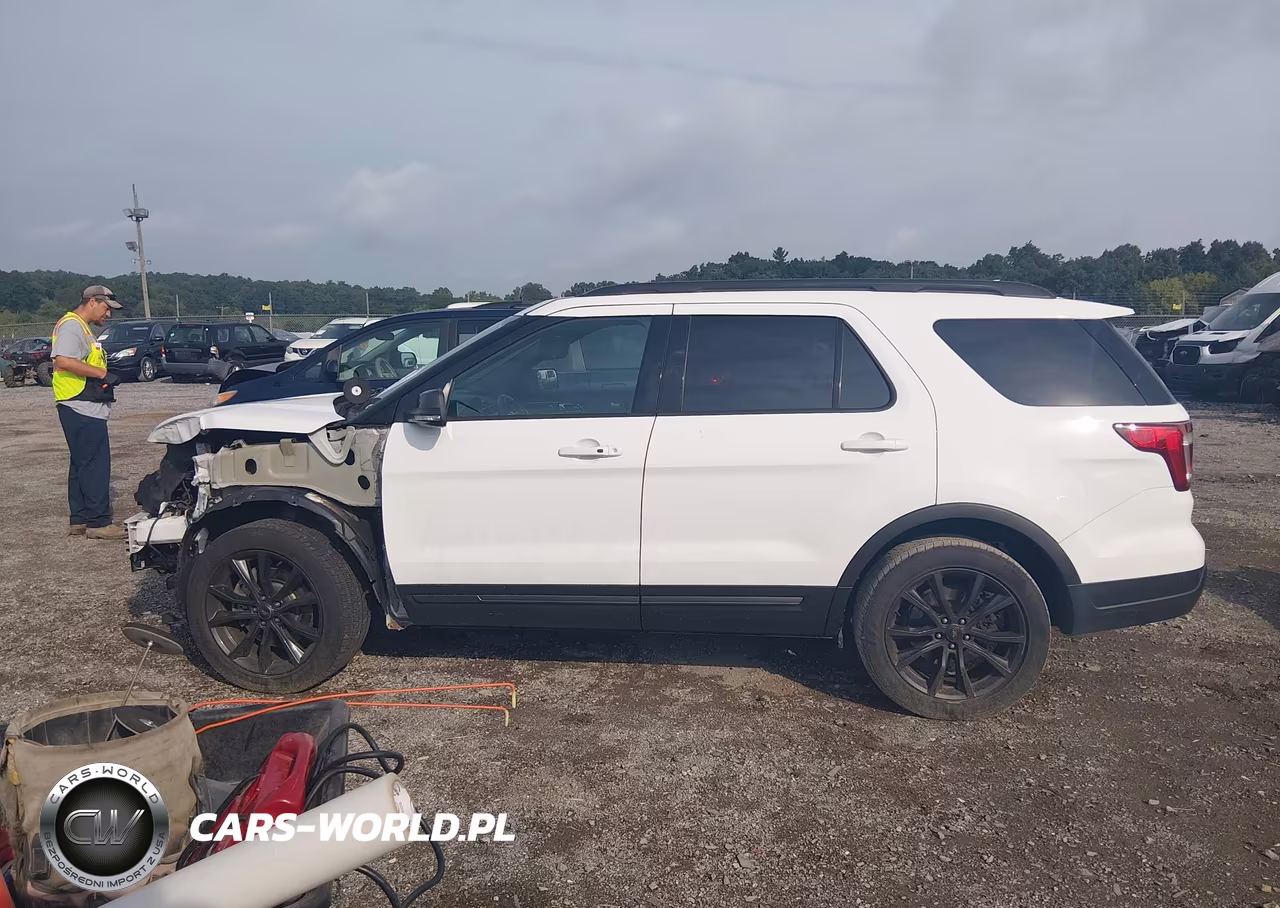 2018 Ford Explorer Xlt VIN:1FM5K8D80JGA17500 - 14