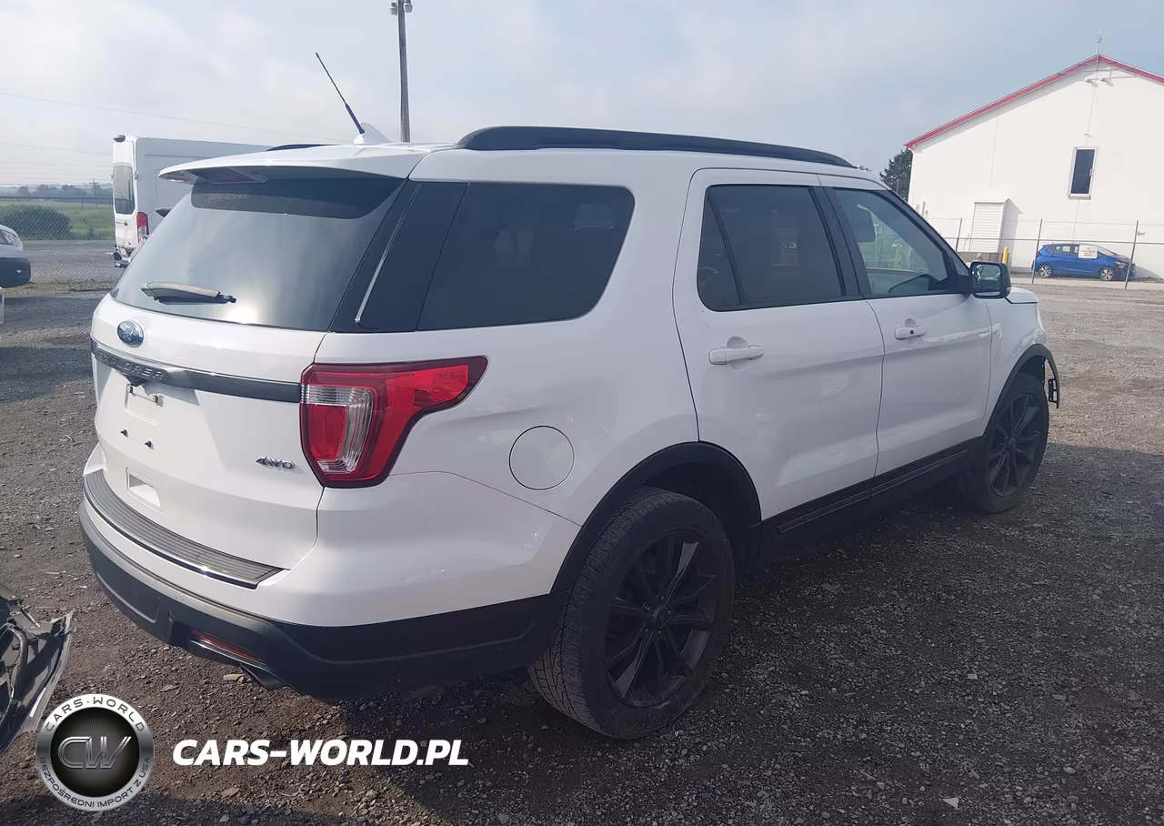 2018 Ford Explorer Xlt VIN:1FM5K8D80JGA17500 - 4