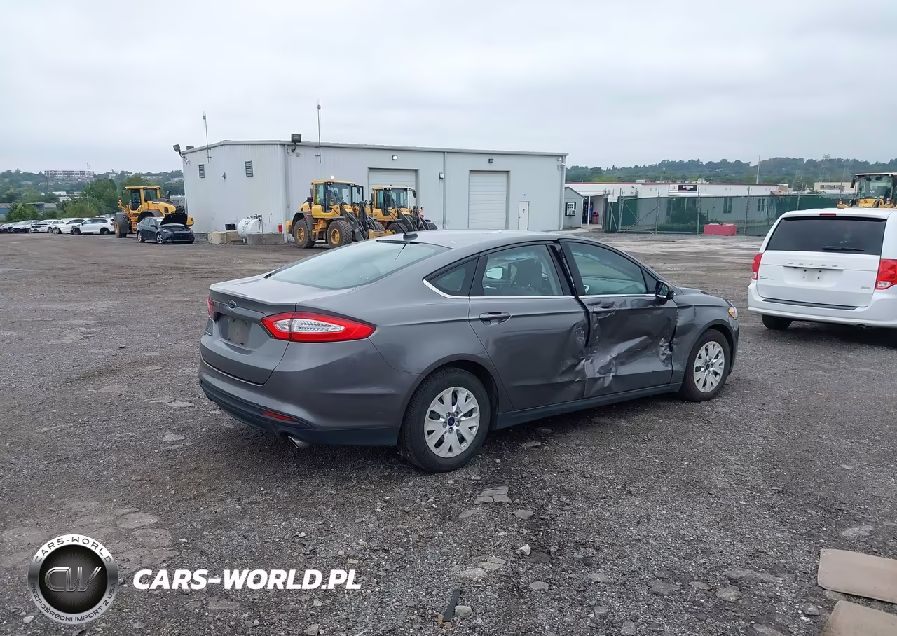 2014 Ford Fusion S VIN:3FA6P0G73ER101040 - 4