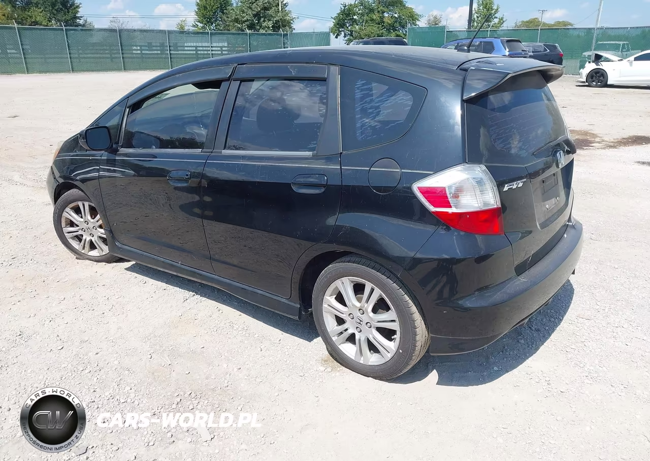 2010 Honda Fit Sport VIN:JHMGE8H46AC026137 - 3