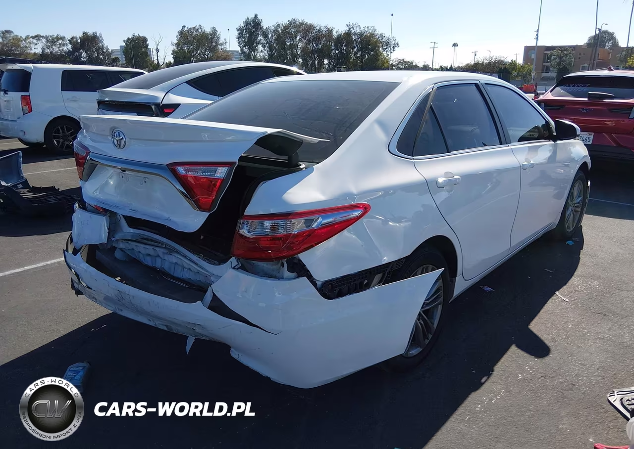 2015 Toyota Camry Se VIN:4T1BF1FK7FU079847 - 4