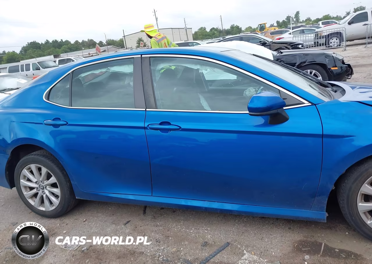 2020 Toyota Camry Le VIN:4T1C11AK2LU339609 - 14