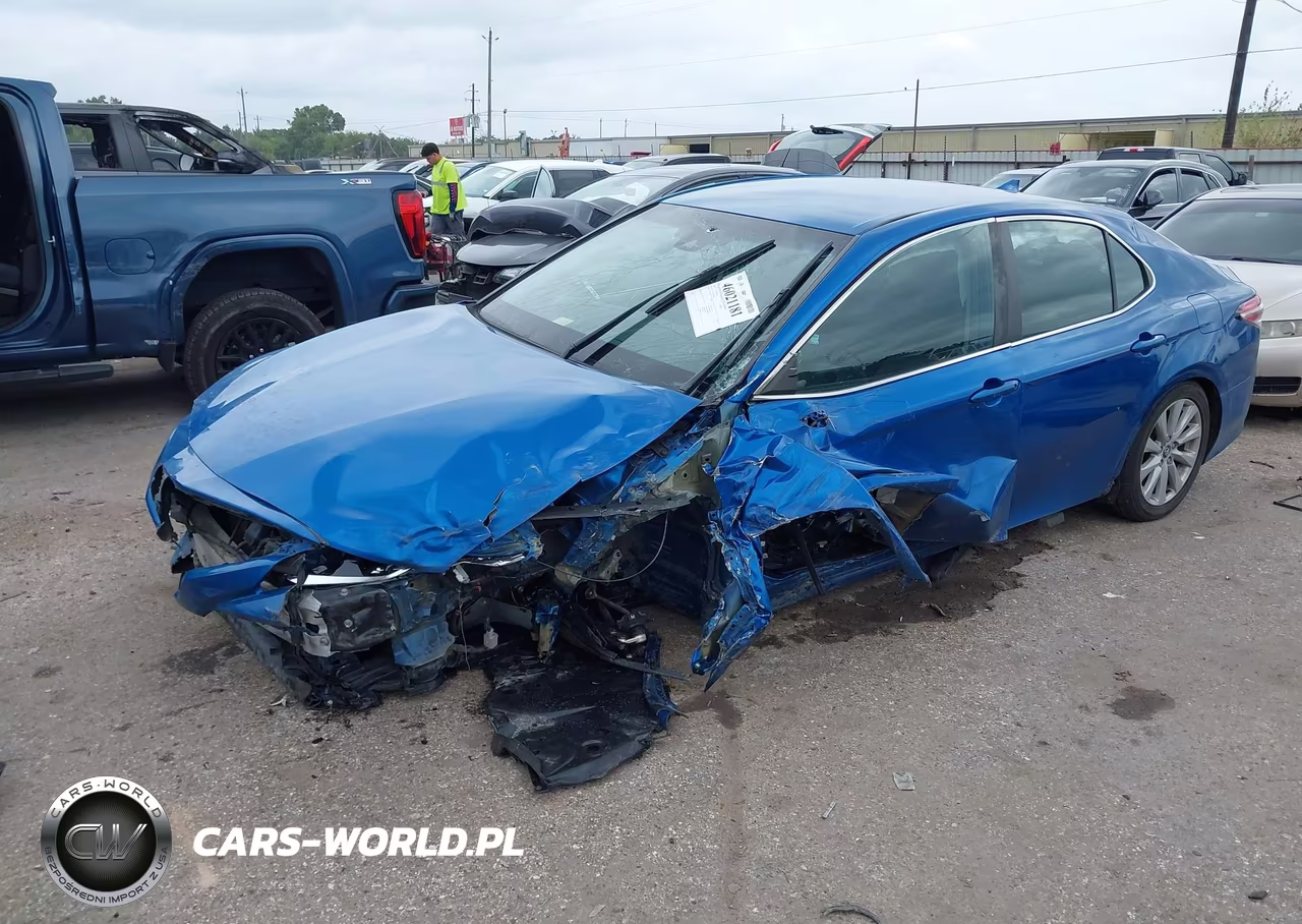 2020 Toyota Camry Le VIN:4T1C11AK2LU339609 - 2