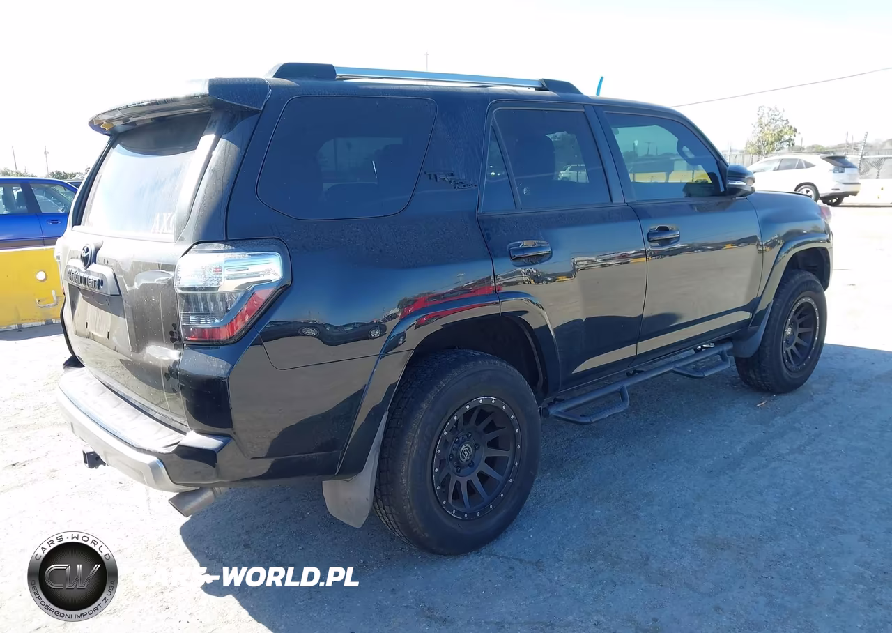 2018 Toyota 4Runner Trd Off Road Premium VIN:JTEBU5JR9J5548988 - 4