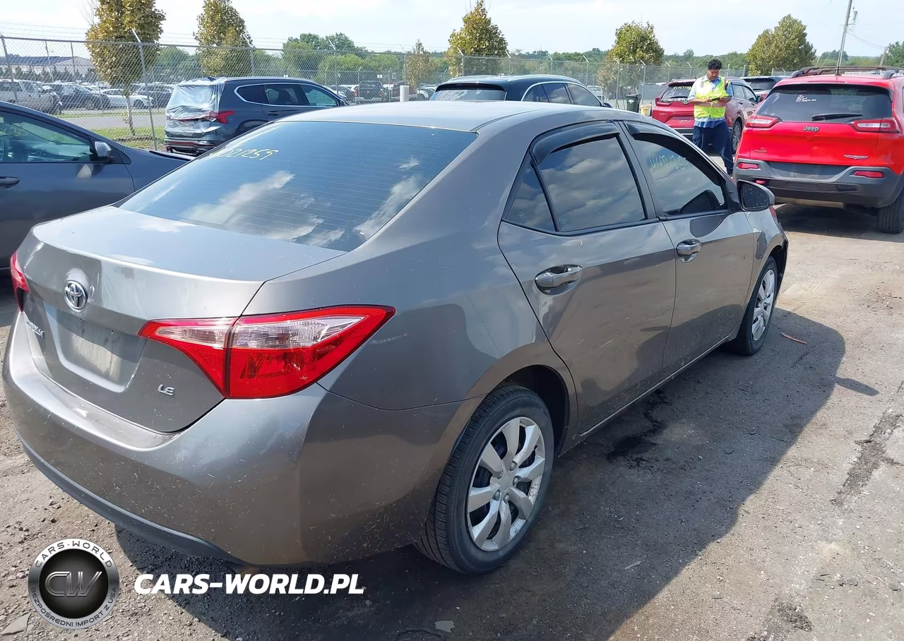 2019 Toyota Corolla Le VIN:2T1BURHE2KC192810 - 4
