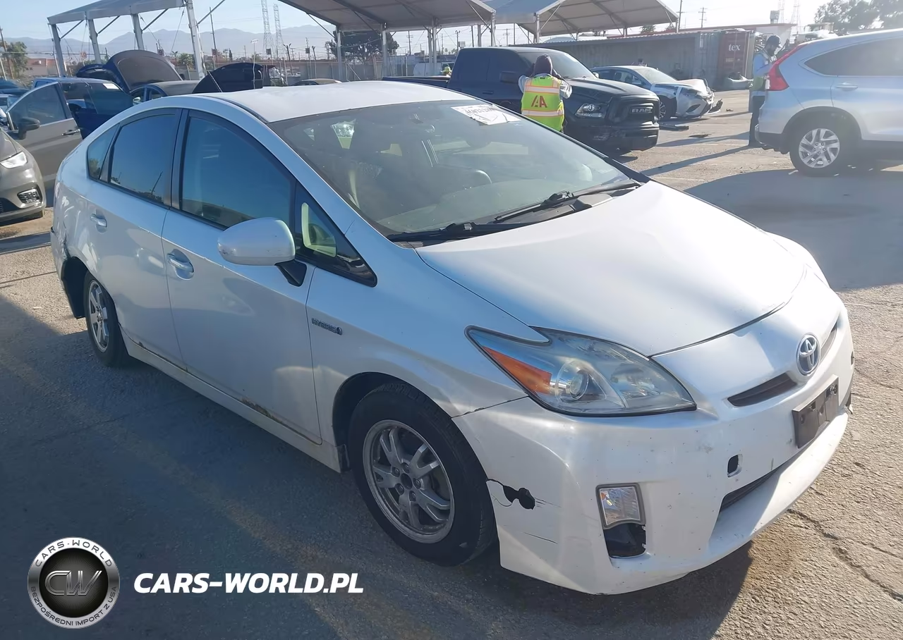 2011 Toyota Prius Two VIN:JTDKN3DUXB1369034 - 1