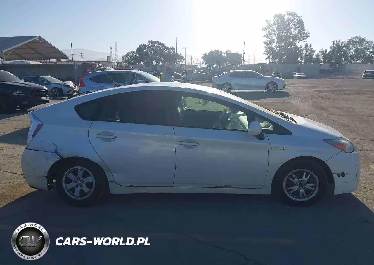 2011 Toyota Prius Two VIN:JTDKN3DUXB1369034 - 13