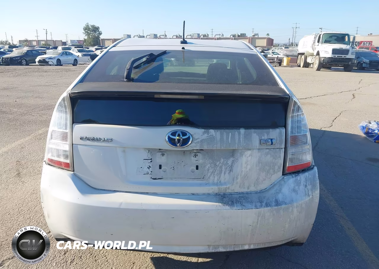 2011 Toyota Prius Two VIN:JTDKN3DUXB1369034 - 16