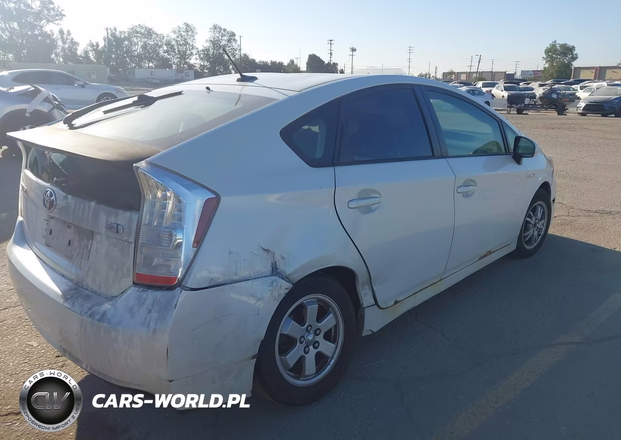 2011 Toyota Prius Two VIN:JTDKN3DUXB1369034 - 4