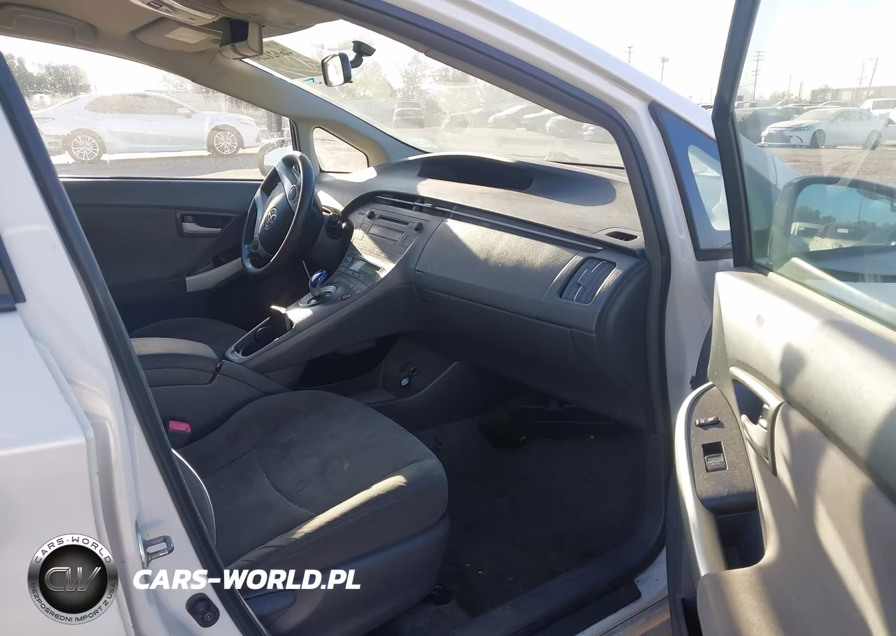 2011 Toyota Prius Two VIN:JTDKN3DUXB1369034 - 5