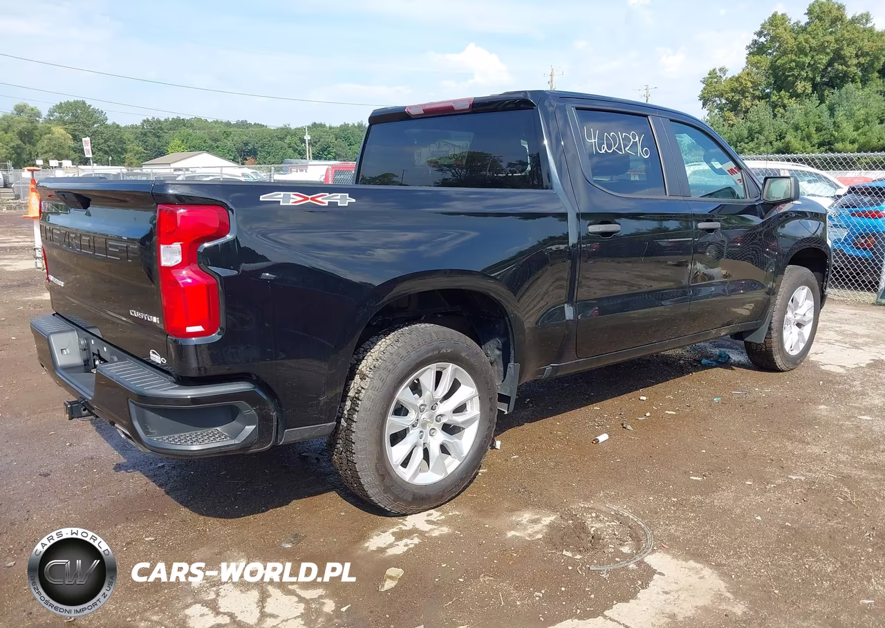 2020 Chevrolet Silverado 1500 4Wd Short Bed Custom VIN:1GCUYBEF2LZ357814 - 4