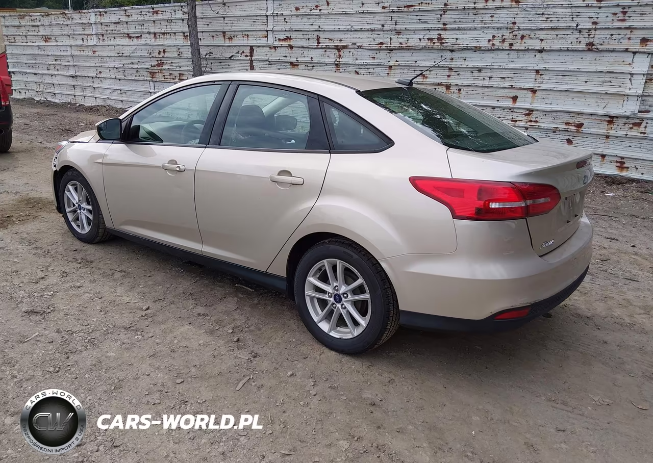 2017 Ford Focus Se VIN:1FADP3F23HL285574 - 3